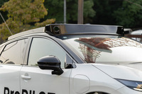 日産の次世代「プロパイロット」は、2027年度に登場する新型車に搭載される予定。その試作車（写真）には、11個のカメラと5台のレーダーセンサー、1個の次世代LiDARを組み込まれている。