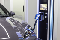 急速充電ネットワーク「プレミアム チャージング アライアンス」は2022年10月の設立当初、ポルシェとアウディの合計で102基の充電器からスタート。2025年3月にはその3倍以上にまでに規模を拡大した。