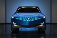 五角形グリルを中心にワイドなスタンスが表現されている。