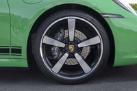 フロント20インチ、リア21インチのタイヤ＆ホイールはオプションで選べる（標準は19／20インチ）。