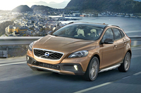 ボルボV40クロスカントリー T5 AWD、発売