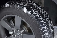 試乗車はすべてノキアンのスタッドレスタイヤ「ハッカペリッタR3 SUV」を履いていた。