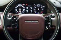 ステアリングスポークに備わるスイッチの表示は、設定項目に応じて変化する。タッチスイッチではなく、しっかりとしたクリック感のあるタイプだ。