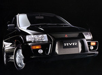 1997年「三菱RVRハイパースポーツギアR」。エアロパーツやオーバーフェンダーで3ナンバー化したボディーに、「ランエボ」譲りの250PS（5段MT仕様）を発生する2リッター直4ターボユニットを積んだ「RV最強エアロマシン」。