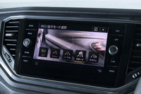 「TDIスタイル」以外に装備される、走行モード切り替え機構の「ドライビングプロファイル機能」。「TDI Rライン」には可変ダンパーが装備されるので、走行モードに応じて乗り心地も変化する。