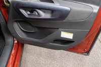 ドアのインナーパネルには2カ所の収納スペースが備わる。