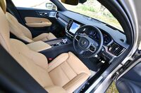 MY23のボルボ車では、全車にGoogleのインフォテインメントシステムを搭載。Googleマップによるナビゲーションや、Googleアシスタントによる音声操作、各種アプリを使えるGoogleアプリ／サービスなどが利用できる。