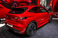 会場では一般来場者から「マツダのようだ」というささやきも聞かれた。ルノー・グループのデザイン統括であるローレンス・ファン・デン・アッカー氏がマツダに籍を置いていたことを考えると、当たらずとも遠からずか。