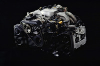 「EJ」型エンジンは、1989年登場の初代「レガシィ」より導入が開始された。写真は排気量2リッターの「EJ20」で、ボア×ストローク＝92×75mm。