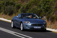 【スペック】
	コンバーチブル：全長×全幅×全高＝4791×1892×1329mm／ホイールベース＝2752mm／車重＝1635kg／駆動方式＝FR／4.2リッターV8 DOHC32バルブ（298ps/6000rpm、41.9kgm/4100rpm）
	 