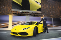 ランボルギーニの新型スーパースポーツモデル「ウラカンLP610-4」。
    