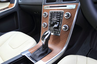 トランスミッションはアイシン・エィ・ダブリュ製の8段ATを搭載する。