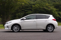 サイドビュー。前後のオーバーハングはそれぞれ15mmずつ延長された。