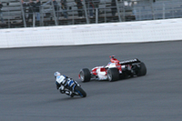 こちらは琢磨の「SA07」と中野真矢の「RC212V」による2＆4のランデブー。