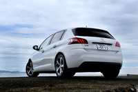 日本向けは1.2リッター直3ガソリンターボエンジン（130ps）のみだが、本国では幅広いエンジンラインナップがそろっている。