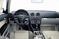 
	写真は欧州仕様車
	 