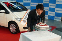 12月14日に誕生日を迎える坂本選手に、バースデイケーキのプレゼントというサプライズも。
