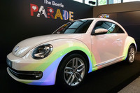 プロジェクションマッピング（3D投影）でデザインを実写に映し出す。