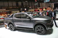 2016年3月のジュネーブモーターショーに展示された、「フィアット・フルバック」の実車。