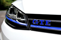 
	「e-ゴルフ」の発売が延期されたため、「GTE」が日本で最初に販売された「モーター付きゴルフ」となった。車両価格は499万円。最大38万円の補助金が適用される。
	