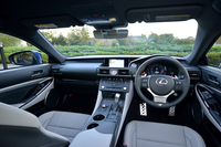 「RC350“Fスポーツ”」のインストゥルメントパネル。