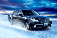 「クラウン ハイブリッド ロイヤルサルーンG Four」
    