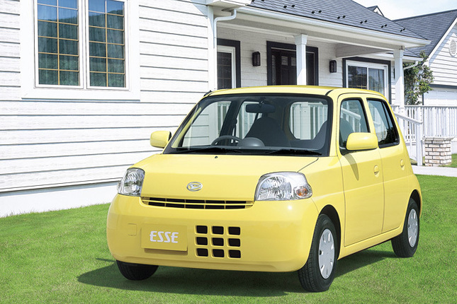 【スペック】L:全長×全幅×全高＝3395×1475×1470mm／ホイールベース＝2390mm／車重＝720kg／駆動方式＝FF／0.6リッター直3DOHC12バルブ（58ps/7200rpm、6.6kgm/4000rpm）