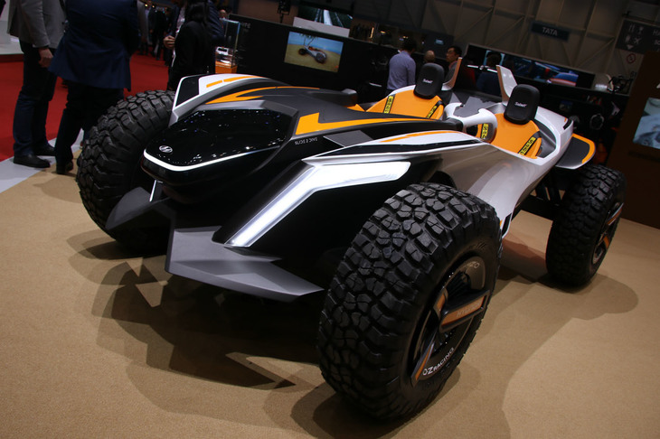 毎回自動車メーカーの援助のもと、意欲的なマスターコース卒業作品を出展する、デザイン学校のIEDトリノ。今年はヒュンダイ欧州デザインセンターの協力によるEV「カイト」を展示した。