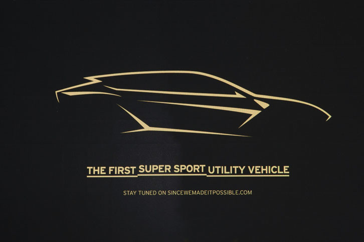 「ウルス」のイメージ画像。「THE FIRST SUPER SPORT UTILITY VEHICLE」と記されている。