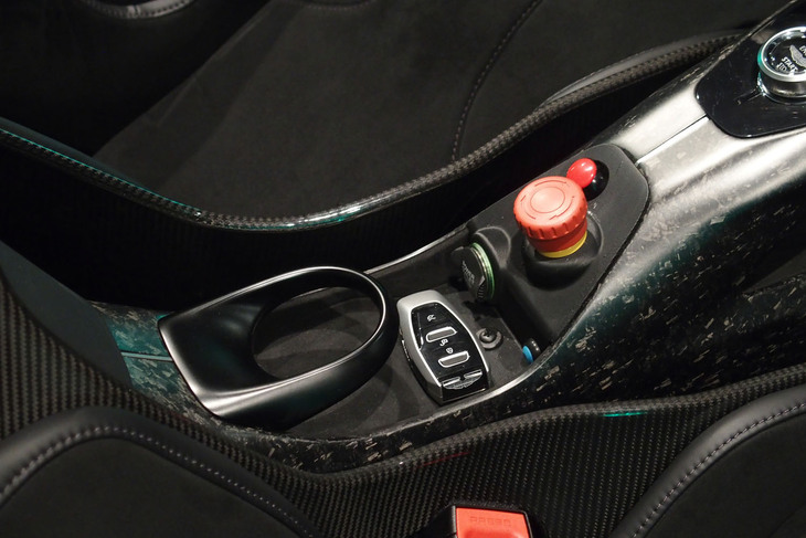 アストンマーティン・ヴァルハラ（センターコンソール）