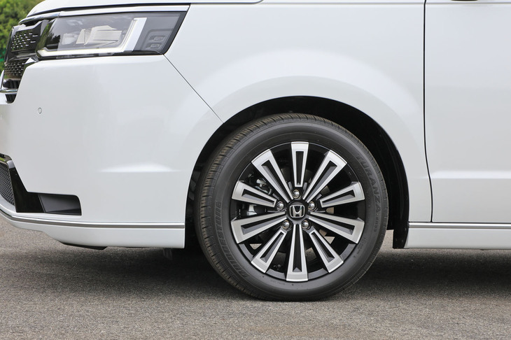 ホンダ・ステップワゴンe：HEVスパーダ プレミアムライン（タイヤ＆ホイール）