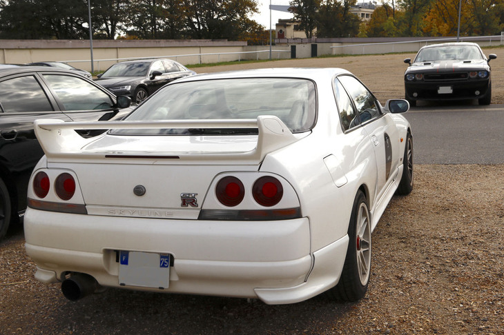 右ハンドルであることから英国経由の車両と思われる。