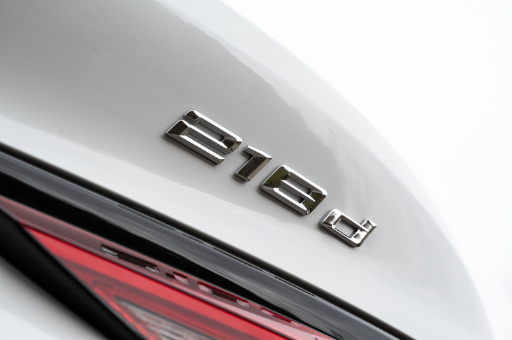 「218d」のグレードは「プレイ」と「Mスポーツ」の2種類で、それぞれにお買い得価格の「エディションジョイ＋」が設定される。