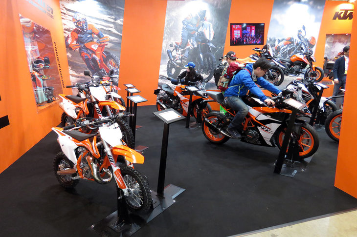 KTMブースの様子。