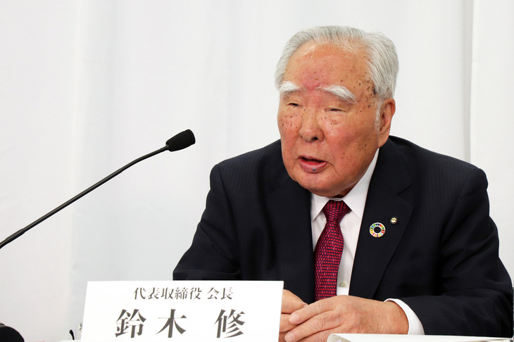 2021年5月、同年3月期決算発表における鈴木 修相談役。この約1カ月後に会長職を退任して相談役となった。