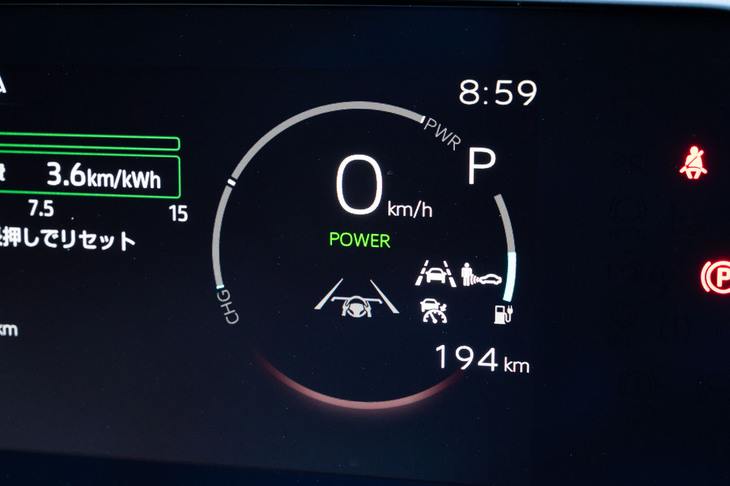 ドライブモードセレクターに「POWER」モードが備わるのは4WD車のみ。FF車は「NORMAL」「ECO」の2モード式となる。