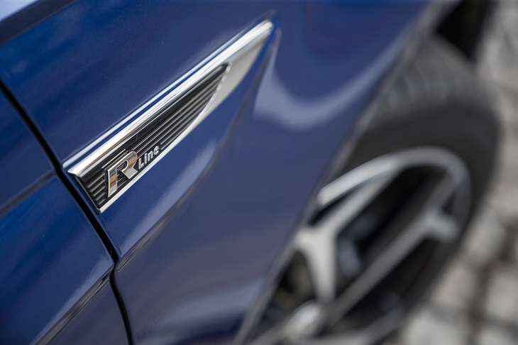 2019年1月に日本に導入された「TSI Rライン」。「TSIハイライン」と「GTI」の間に位置する新グレードで、スポーティーなキャラクターを特徴としている。