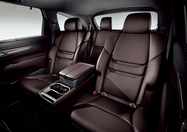「CX-8」の2列目シート。5人乗りSUVの「CX-5」に比べ足元スペースに余裕があることや、シートそのもののプレミアム感が大きな魅力だった。
