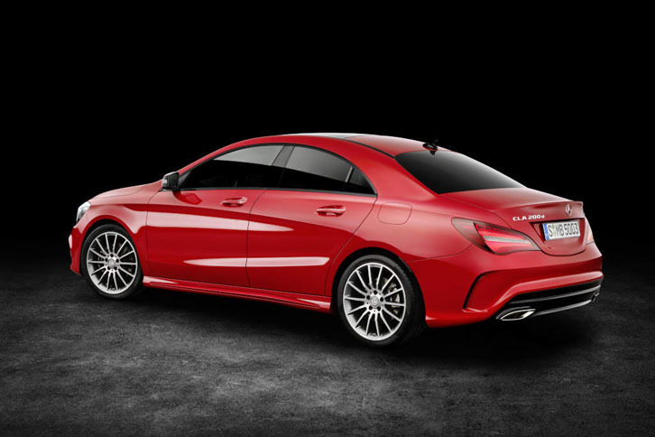 「CLA200d 4MATIC」のリアビュー。