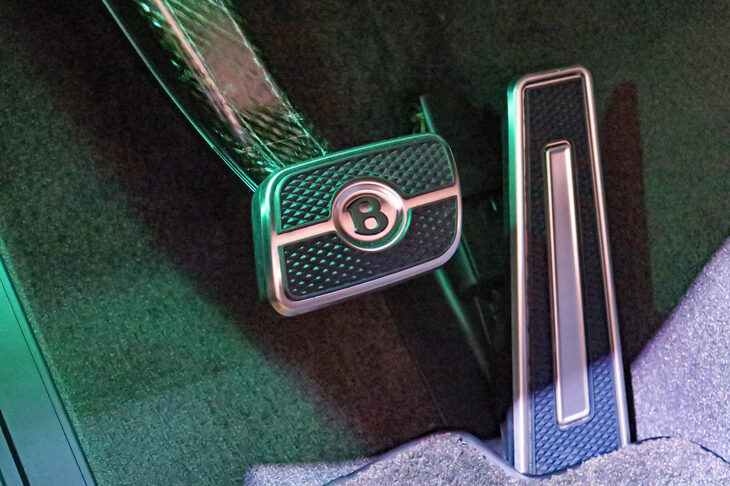 ベントレー・フライングスパー ハイブリッド（アクセル／ブレーキペダル）