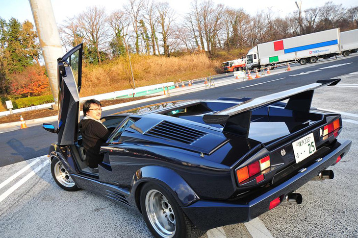 10年前に半年だけ所有していた「カウンタック25thアニバーサリー」。その時はリーマンショック後の不況期だったので、1500万円で1台買えた。今は1500万円で0.5台。（写真＝池之平昌信）