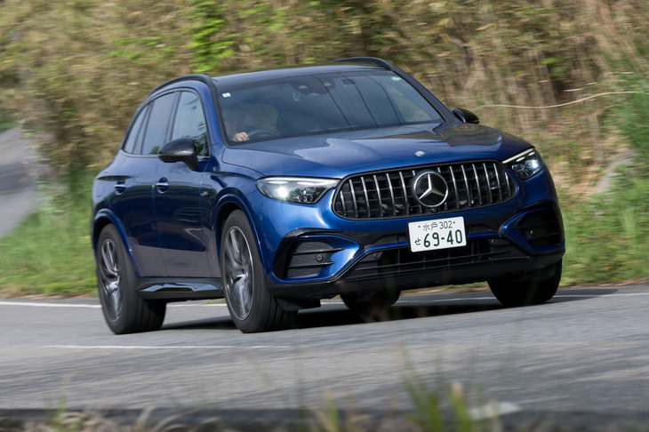 駆動方式は「AMG 4MATIC」と呼ばれるフルタイム4WD。前後の駆動力は31：69と後輪優勢のセッティングだ。