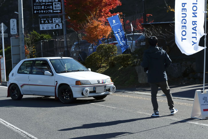 参加車の中には「106」など懐かしいプジョーの姿も。