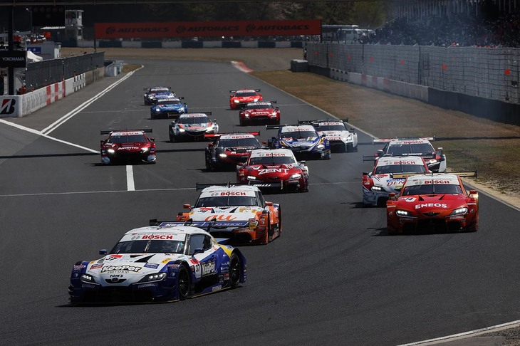 GT500クラスのスタートシーン。岡山での開幕戦は2年ぶり。