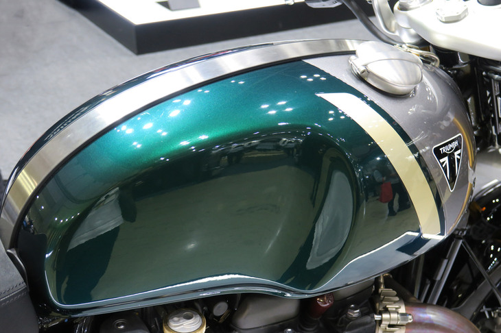 トライアンフ・スラクストンRS