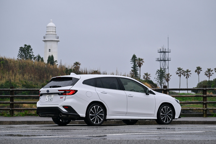 「スバロード」に収録される「千葉／房総」ルートの終点は、半島最南端の野島崎。この一帯の海岸は、巨大地震によって隆起した地形を示す階段状の海岸段丘となっており、それも大きな見どころとなっている。