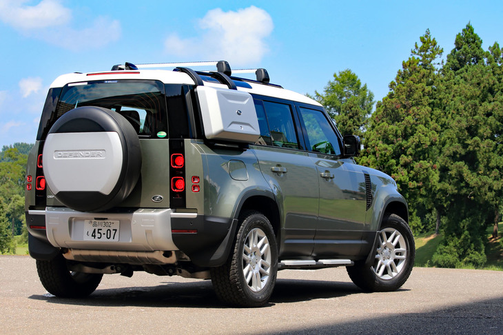 新型には販売店オプションとして、用途やスタイルに合わせて4種類のアクセサリーパッケージが用意されており、試乗車にはポータブルシャワーやエアコンプレッサーなど、アクティブなレジャーに好適な装備からなる「アドベンチャーパック」が備わっていた。