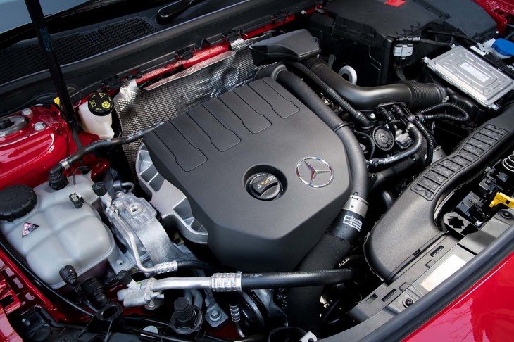 ルノーと共同開発された「M282」型1.3リッターエンジン。デルタ形状（三角形）のシリンダーヘッドを採用することで、軽量化とフットプリント低減を実現している。