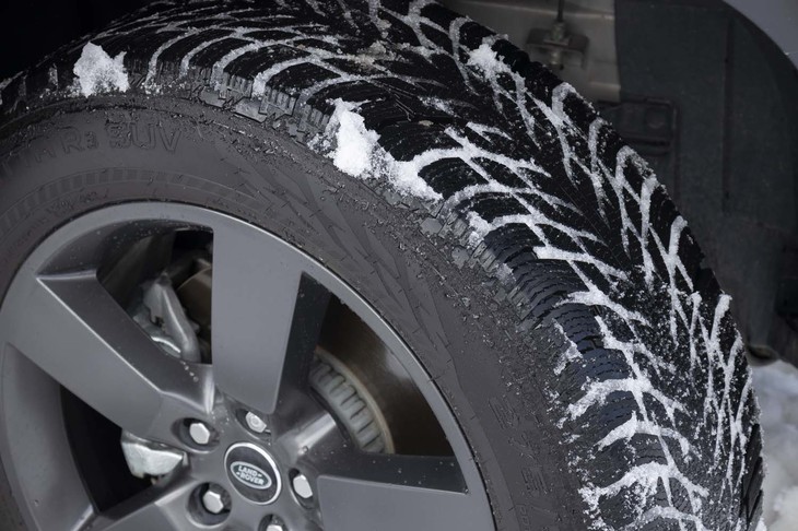 試乗車はすべてノキアンのスタッドレスタイヤ「ハッカペリッタR3 SUV」を履いていた。