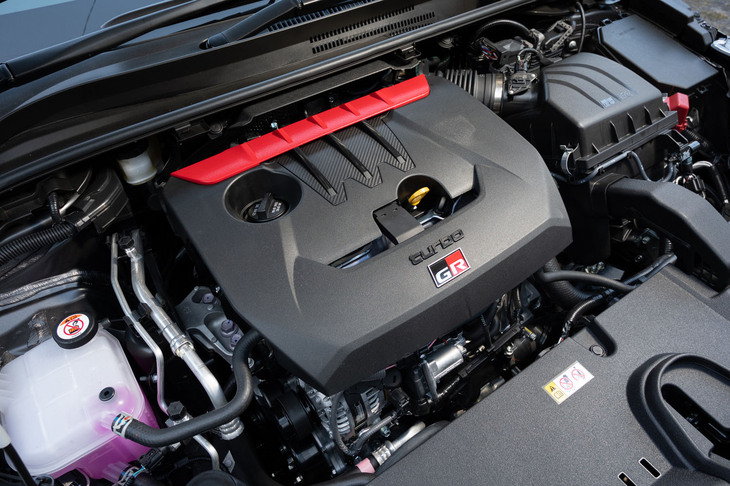 1.6リッター直3ターボエンジン「G16E-GTS」は、304PSの最高出力はそのままに、過給圧を約10％高めることで最大トルクを400N・mに向上させた。